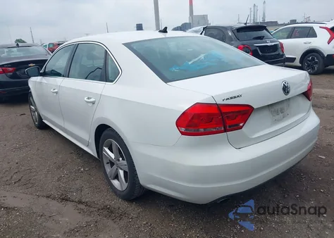 2014 Volkswagen Passat Se z USA, uszkodzony, nr VIN 1VWBP7A37EC007200